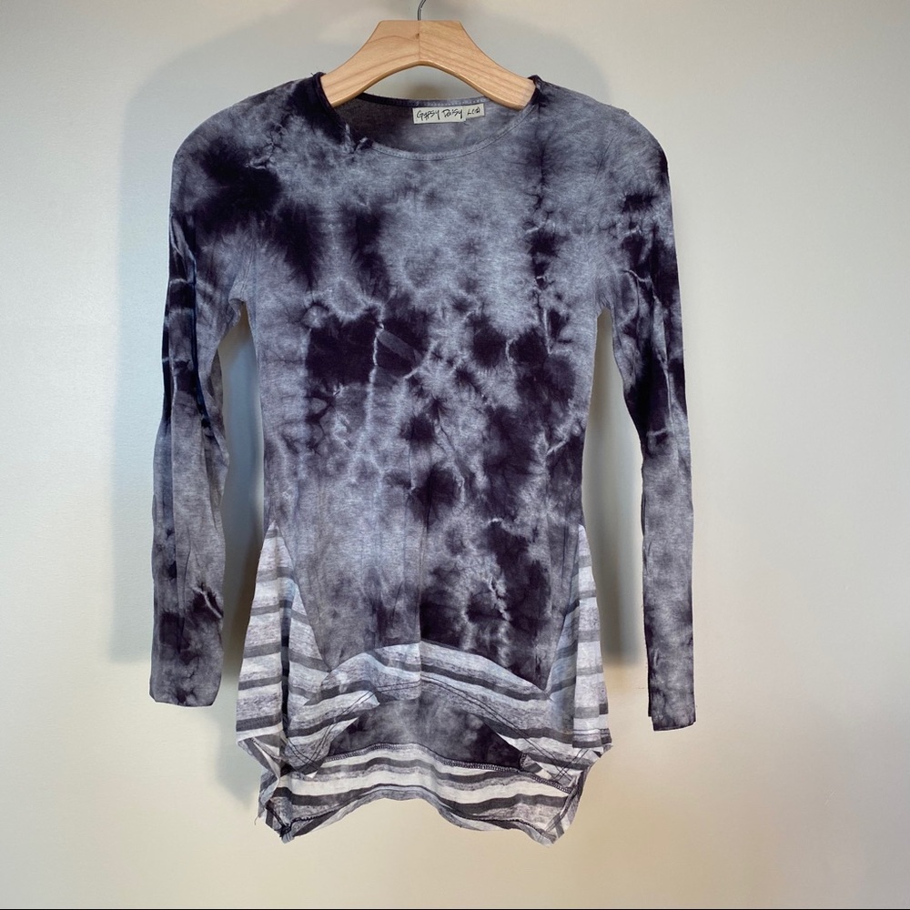 Gypsy Daisy Large/12 black & white tie dye shirt